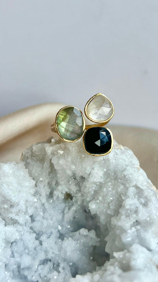 Anillo Alma Negro, Labradorita y Blanco